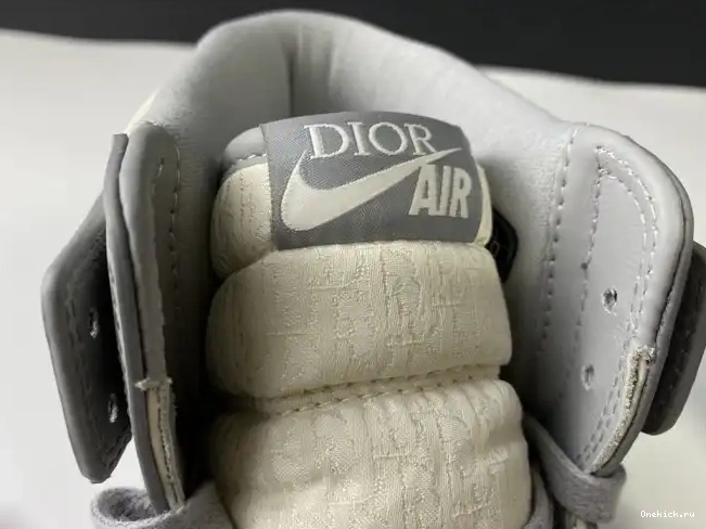 One Kick x Jordan 1 CN8607-002 shoe box) Retro High DR (DR 0602